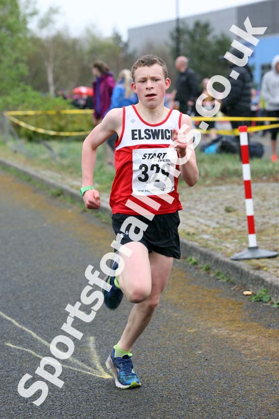 Boys and girls under-15s, Elswick Good Friday Road Races. Photo: David T. Hewitson/Sports for All Pics